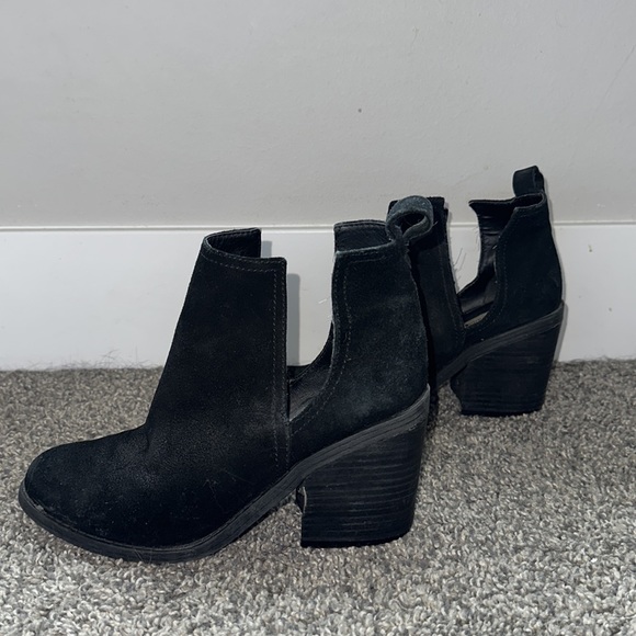 Steve Madden Black Sharini Cut Out Booties - Picture 4 of 7